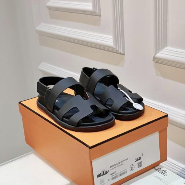 repliche,replica,perfette,siti di,affidabili,migliori siti,dove comprare,1:1,scarpe da ginnastica Pantofole zio Chypre di vendita calda sandali primaverili ed estivi