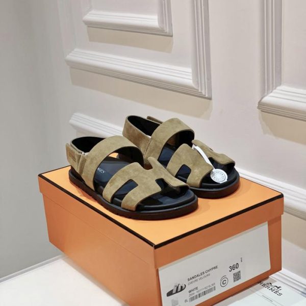 repliche,replica,perfette,siti di,affidabili,migliori siti,dove comprare,1:1,scarpe da ginnastica Pantofole zio Chypre di vendita calda sandali primaverili ed estivi