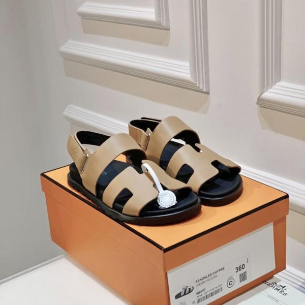 repliche,replica,perfette,siti di,affidabili,migliori siti,dove comprare,1:1,scarpe da ginnastica Pantofole zio Chypre di vendita calda sandali primaverili ed estivi