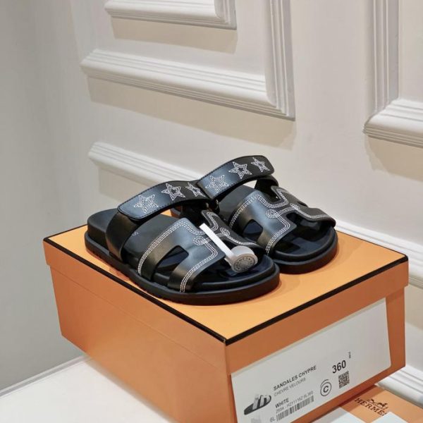 repliche,replica,perfette,siti di,affidabili,migliori siti,dove comprare,1:1,scarpe da ginnastica Pantofole zio Chypre di vendita calda sandali primaverili ed estivi