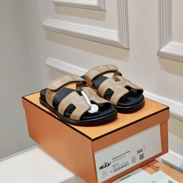 repliche,replica,perfette,siti di,affidabili,migliori siti,dove comprare,1:1,scarpe da ginnastica Pantofole zio Chypre di vendita calda sandali primaverili ed estivi