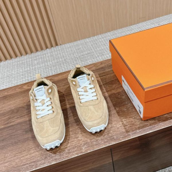 Le nuove scarpe da ginnastica #coppia Agande di Herme