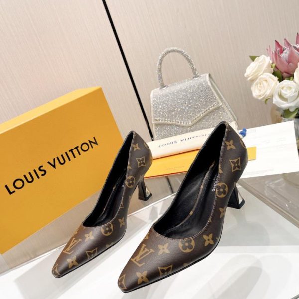 2024 ultime LOUIS VUITTON contro le ultime scarpe da passerella