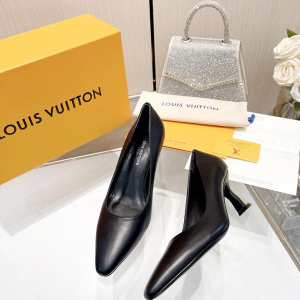 repliche,replica,perfette,siti di,affidabili,migliori siti,dove comprare,1:1,scarpe da ginnastica 2024 ultime LOUIS VUITTON contro le ultime scarpe da passerella