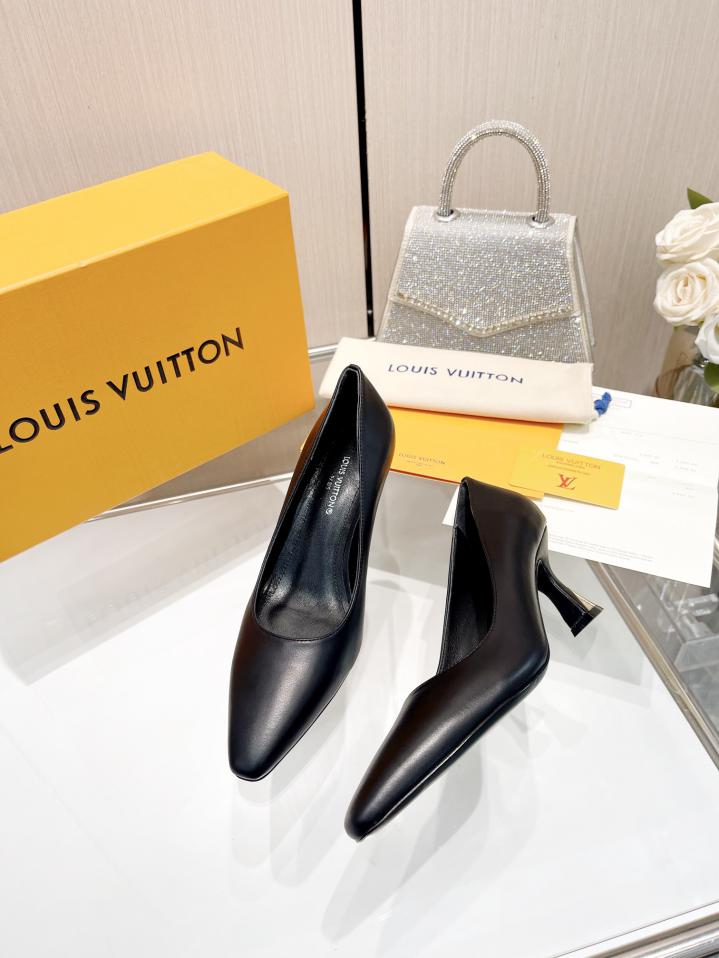 repliche,replica,perfette,siti di,affidabili,migliori siti,dove comprare,1:1,scarpe da ginnastica 2024 ultime LOUIS VUITTON contro le ultime scarpe da passerella