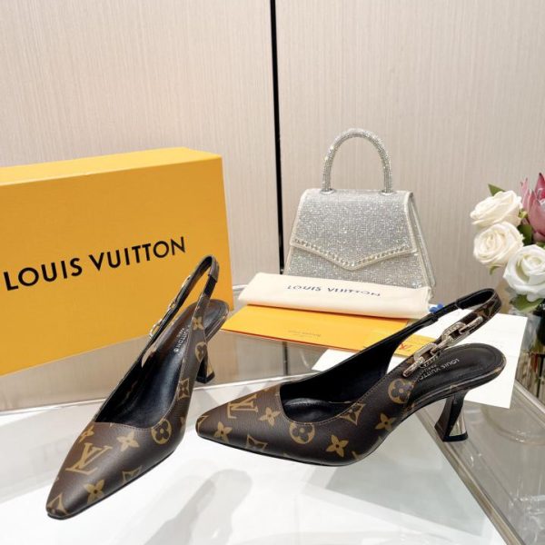 repliche,replica,perfette,siti di,affidabili,migliori siti,dove comprare,1:1,scarpe da ginnastica 2024 ultime LOUIS VUITTON contro le ultime scarpe da passerella