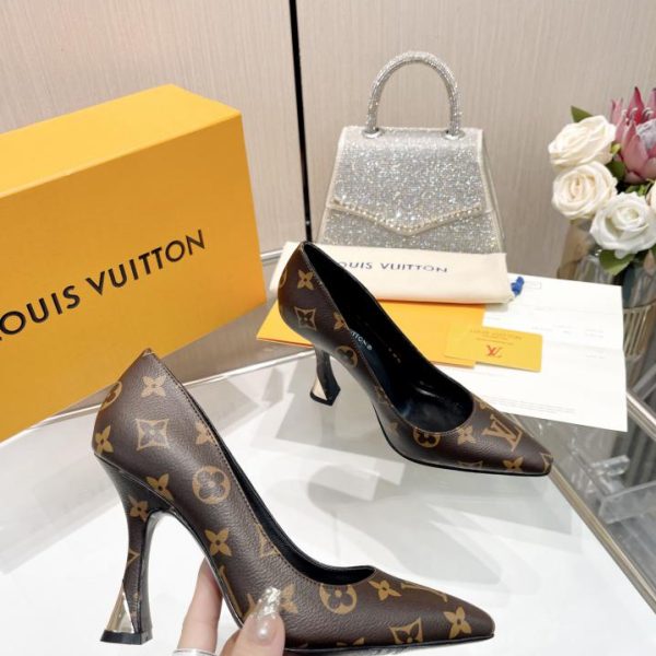 2024 ultime LOUIS VUITTON contro le ultime scarpe da passerella