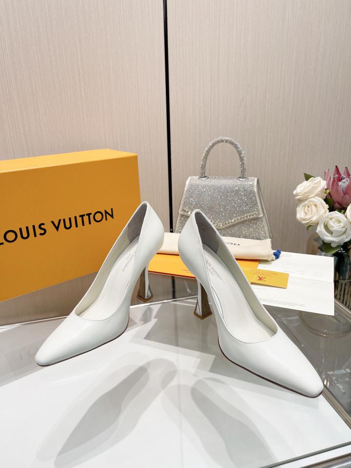 repliche,replica,perfette,siti di,affidabili,migliori siti,dove comprare,1:1,scarpe da ginnastica 2024 ultime LOUIS VUITTON contro le ultime scarpe da passerella