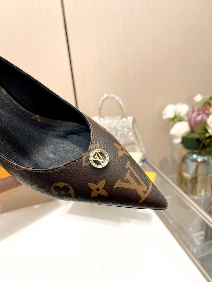 repliche,replica,perfette,siti di,affidabili,migliori siti,dove comprare,1:1,scarpe da ginnastica 2024 ultime LOUIS VUITTON contro le ultime scarpe da passerella