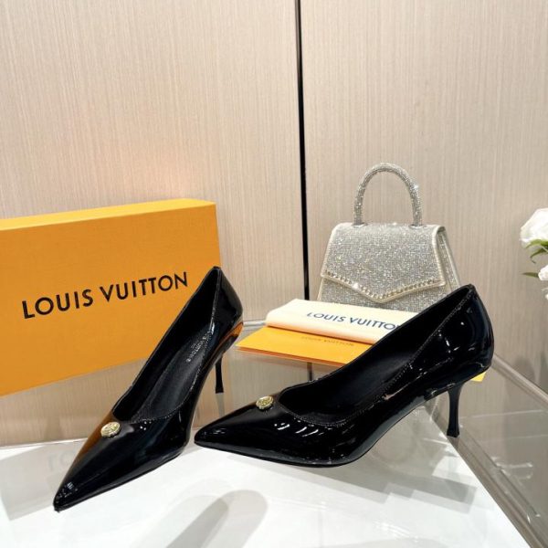 repliche,replica,perfette,siti di,affidabili,migliori siti,dove comprare,1:1,scarpe da ginnastica 2024 ultime LOUIS VUITTON contro le ultime scarpe da passerella