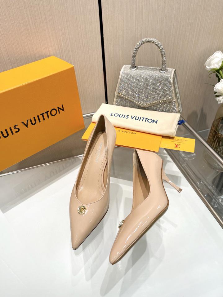 repliche,replica,perfette,siti di,affidabili,migliori siti,dove comprare,1:1,scarpe da ginnastica 2024 ultime LOUIS VUITTON contro le ultime scarpe da passerella