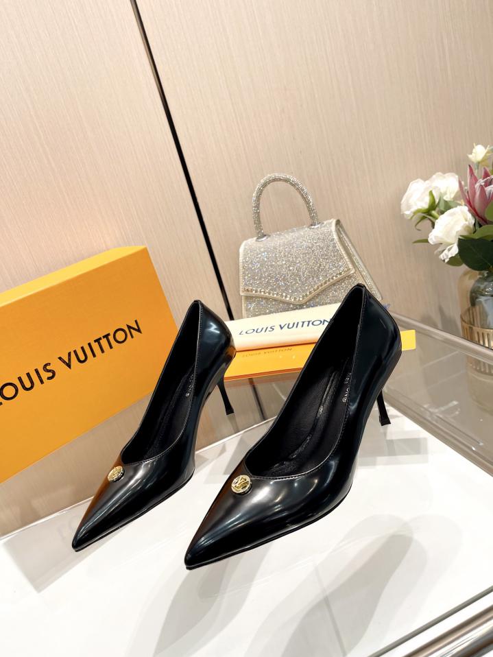 repliche,replica,perfette,siti di,affidabili,migliori siti,dove comprare,1:1,scarpe da ginnastica 2024 ultime LOUIS VUITTON contro le ultime scarpe da passerella