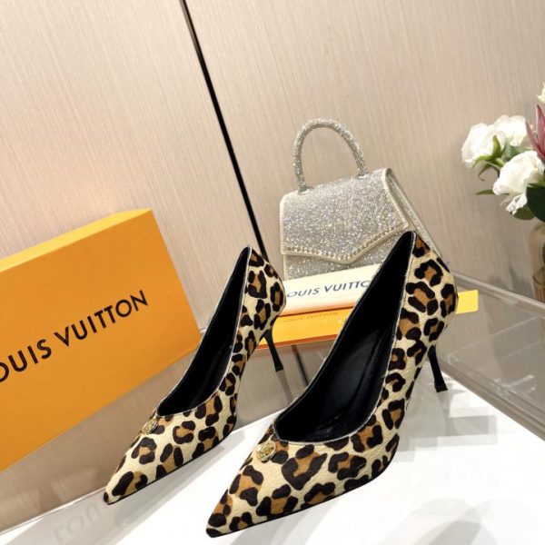 repliche,replica,perfette,siti di,affidabili,migliori siti,dove comprare,1:1,scarpe da ginnastica 2024 ultime LOUIS VUITTON contro le ultime scarpe da passerella