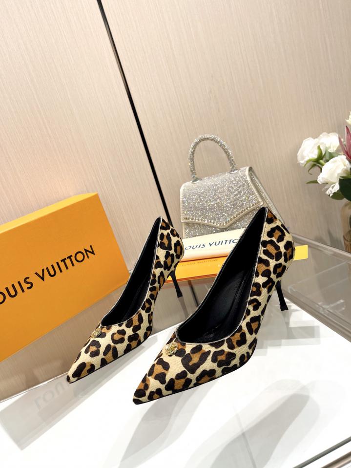 repliche,replica,perfette,siti di,affidabili,migliori siti,dove comprare,1:1,scarpe da ginnastica 2024 ultime LOUIS VUITTON contro le ultime scarpe da passerella