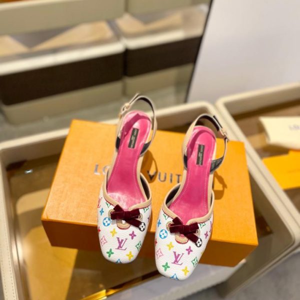 repliche,replica,perfette,siti di,affidabili,migliori siti,dove comprare,1:1,scarpe da ginnastica 2024 ultimo/LOUIS VUITTON contro gli ultimi sandali in stile passerella