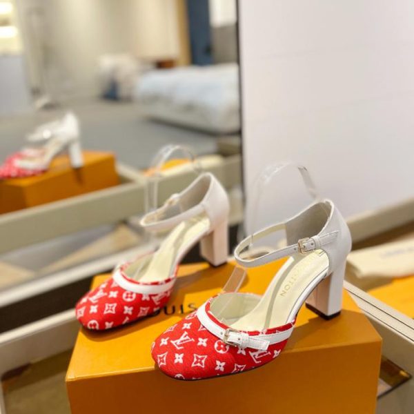 repliche,replica,perfette,siti di,affidabili,migliori siti,dove comprare,1:1,scarpe da ginnastica 2024 ultimo/LOUIS VUITTON contro gli ultimi sandali in stile passerella