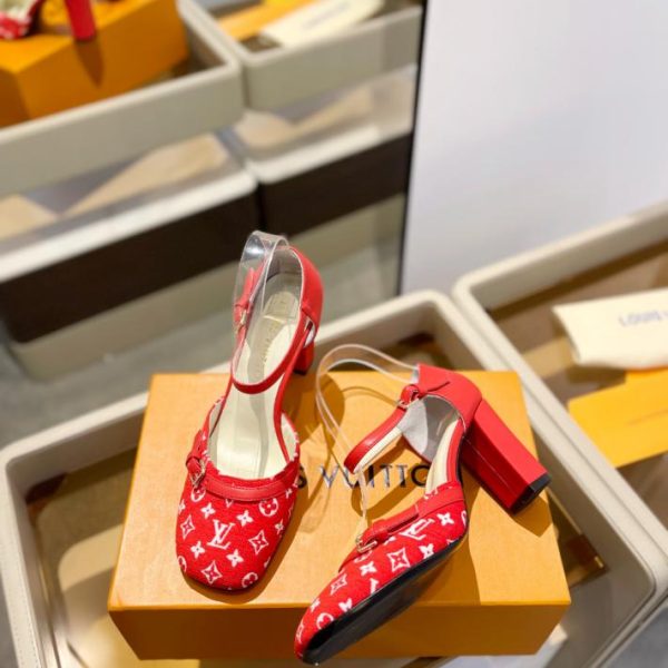 repliche,replica,perfette,siti di,affidabili,migliori siti,dove comprare,1:1,scarpe da ginnastica 2024 ultimo/LOUIS VUITTON contro gli ultimi sandali in stile passerella