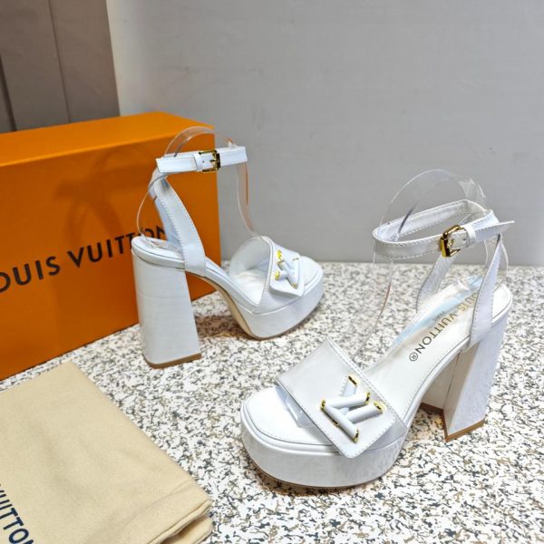 repliche,replica,perfette,siti di,affidabili,migliori siti,dove comprare,1:1,scarpe da ginnastica La versione top dell’ultima piattaforma ad alta quota di LOUIS VUITTON + sandali con tacco spesso a forma di V