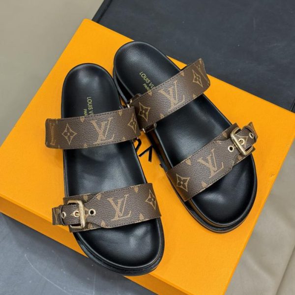 Pantofole LOUIS VUITTON colore classico + 24 abbinamenti di colori primaverili ed estivi
