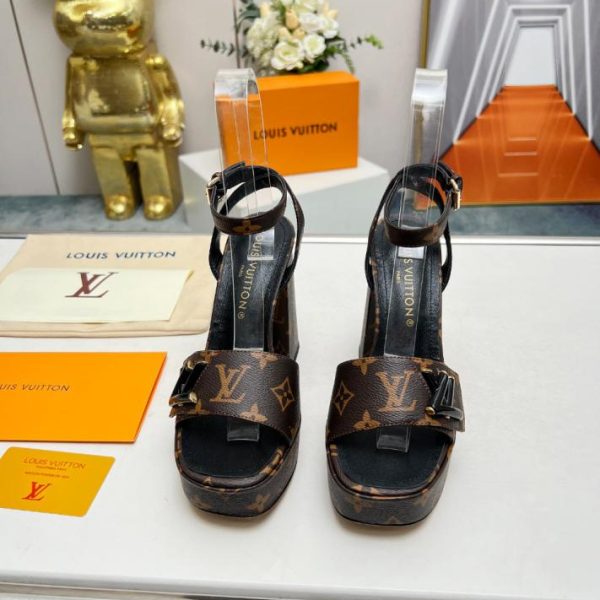 repliche,replica,perfette,siti di,affidabili,migliori siti,dove comprare,1:1,scarpe da ginnastica 2024 LOUIS VUITTON ultimi sandali da passerella