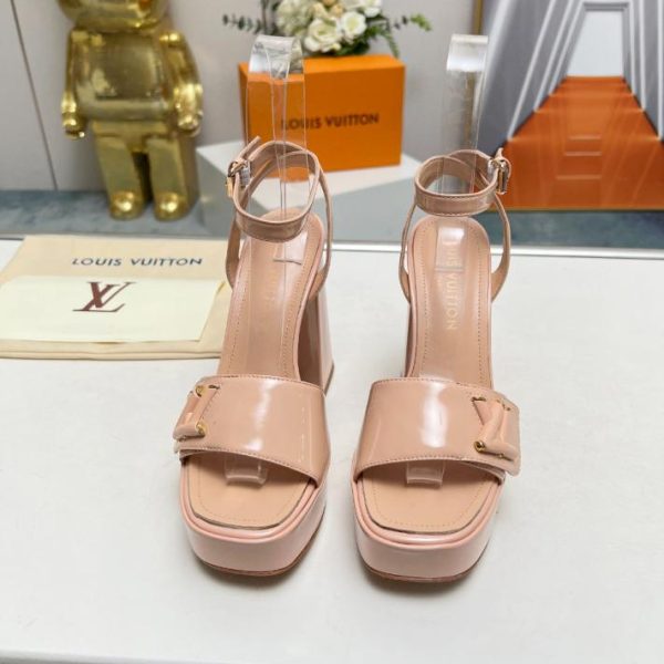 repliche,replica,perfette,siti di,affidabili,migliori siti,dove comprare,1:1,scarpe da ginnastica 2024 LOUIS VUITTON ultimi sandali da passerella