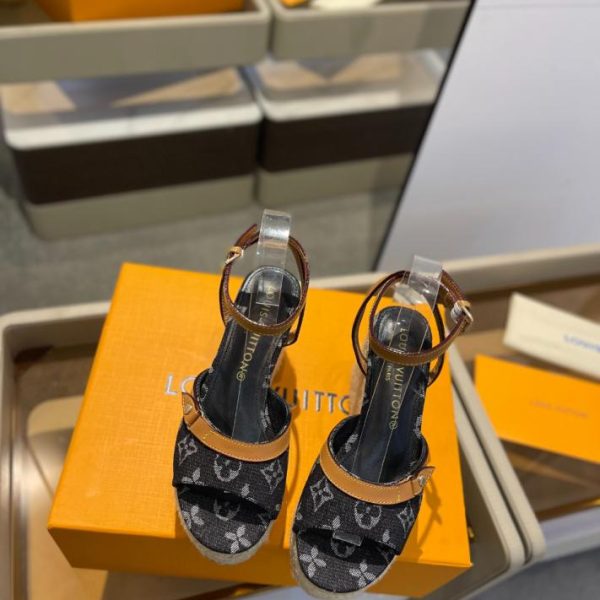 repliche,replica,perfette,siti di,affidabili,migliori siti,dove comprare,1:1,scarpe da ginnastica LOUIS VUITTON 2024/Ultimo sandalo in corda di canapa con suola spessa in stile passerella