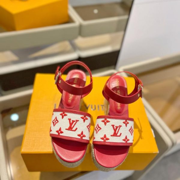 repliche,replica,perfette,siti di,affidabili,migliori siti,dove comprare,1:1,scarpe da ginnastica Gli ultimi sandali con suola spessa in stile passerella di LOUIS VUITTON