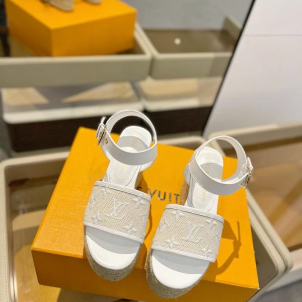 repliche,replica,perfette,siti di,affidabili,migliori siti,dove comprare,1:1,scarpe da ginnastica Gli ultimi sandali con suola spessa in stile passerella di LOUIS VUITTON