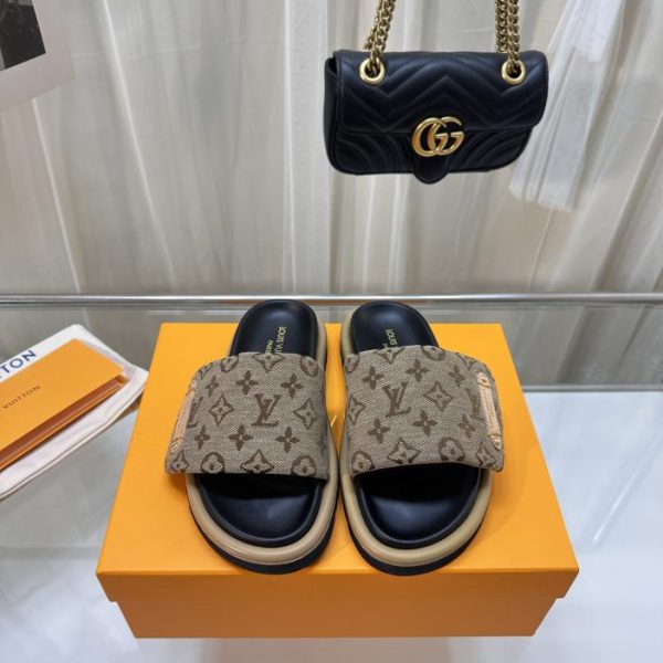 repliche,replica,perfette,siti di,affidabili,migliori siti,dove comprare,1:1,scarpe da ginnastica Il bancone LOUIS VUITTON/coppie presenta le ultime pantofole in denim
