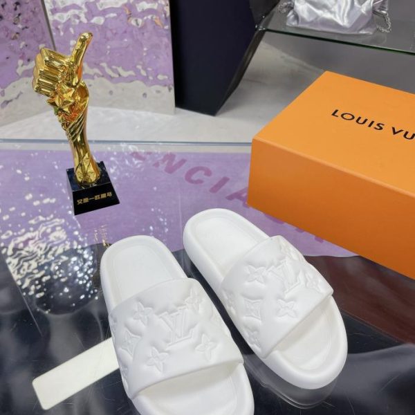 repliche,replica,perfette,siti di,affidabili,migliori siti,dove comprare,1:1,scarpe da ginnastica LOUIS VUITTON contro nuove pantofole monogramma/pantofole in rilievo