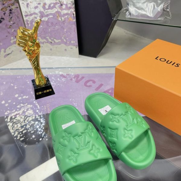 repliche,replica,perfette,siti di,affidabili,migliori siti,dove comprare,1:1,scarpe da ginnastica LOUIS VUITTON contro nuove pantofole monogramma/pantofole in rilievo