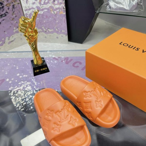 repliche,replica,perfette,siti di,affidabili,migliori siti,dove comprare,1:1,scarpe da ginnastica LOUIS VUITTON contro nuove pantofole monogramma/pantofole in rilievo