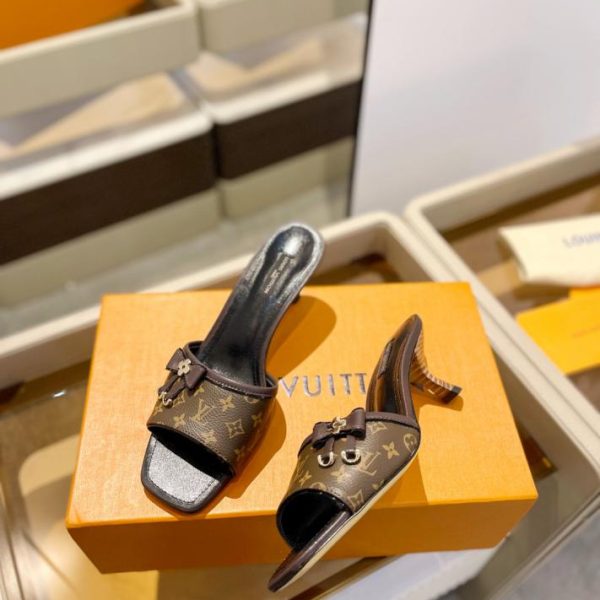 repliche,replica,perfette,siti di,affidabili,migliori siti,dove comprare,1:1,scarpe da ginnastica 2024/counter ultime pantofole da passerella