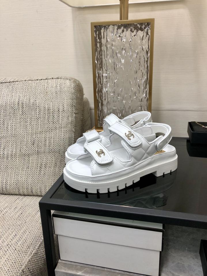 repliche,replica,perfette,siti di,affidabili,migliori siti,dove comprare,1:1,scarpe da ginnastica Sandali in pelliccia con velcro autunno e inverno CHANEL 2024 di alta qualità