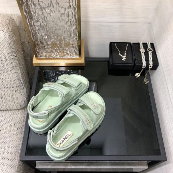 repliche,replica,perfette,siti di,affidabili,migliori siti,dove comprare,1:1,scarpe da ginnastica Sandali in pelliccia con velcro autunno e inverno CHANEL 2024 di alta qualità