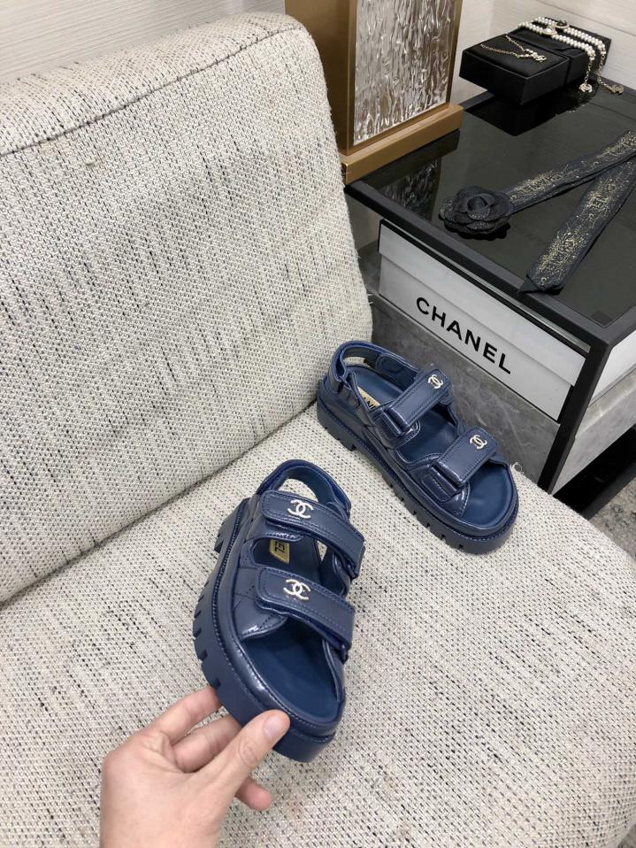 repliche,replica,perfette,siti di,affidabili,migliori siti,dove comprare,1:1,scarpe da ginnastica Sandali in pelliccia con velcro autunno e inverno CHANEL 2024 di alta qualità