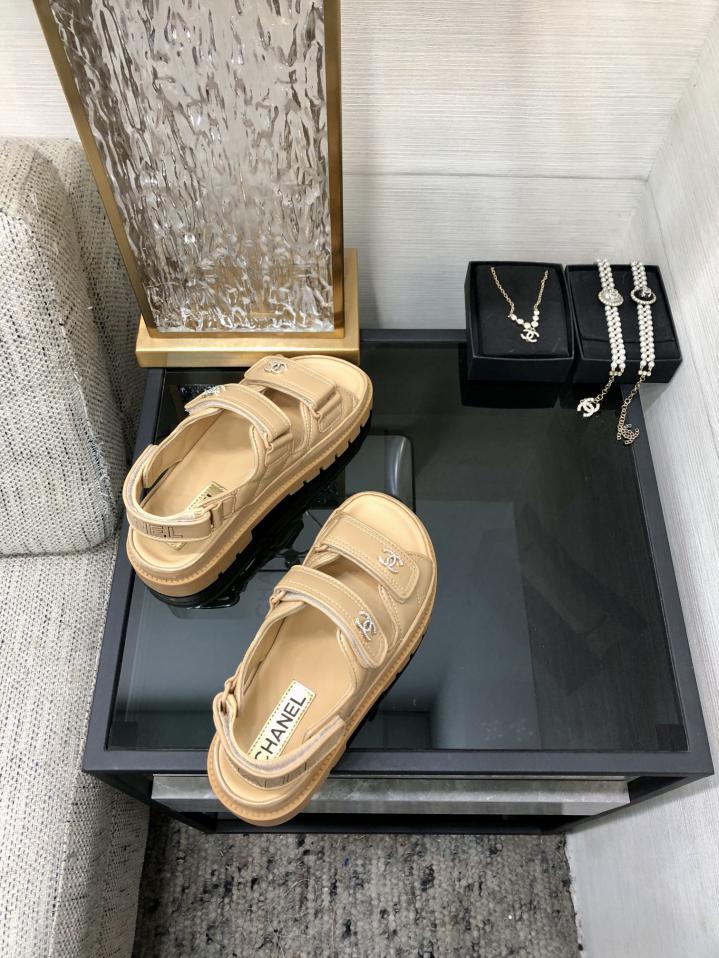 repliche,replica,perfette,siti di,affidabili,migliori siti,dove comprare,1:1,scarpe da ginnastica Sandali in pelliccia con velcro autunno e inverno CHANEL 2024 di alta qualità
