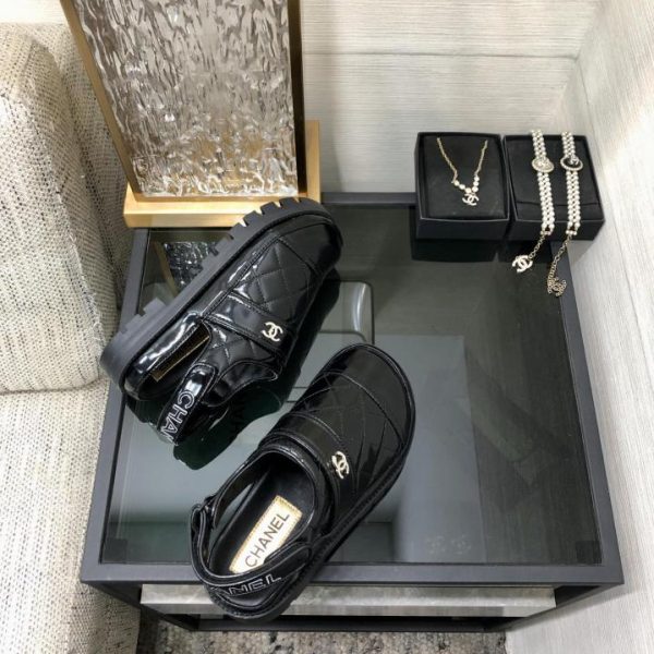 repliche,replica,perfette,siti di,affidabili,migliori siti,dove comprare,1:1,scarpe da ginnastica Sandali in pelliccia con velcro autunno e inverno CHANEL 2024 di alta qualità