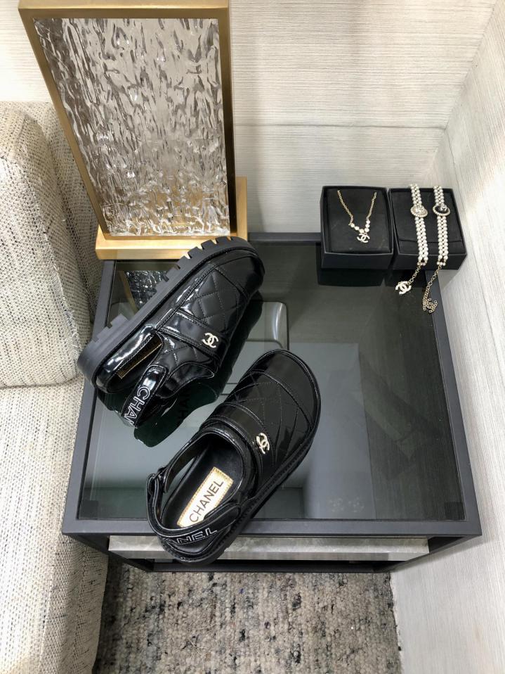 repliche,replica,perfette,siti di,affidabili,migliori siti,dove comprare,1:1,scarpe da ginnastica Sandali in pelliccia con velcro autunno e inverno CHANEL 2024 di alta qualità