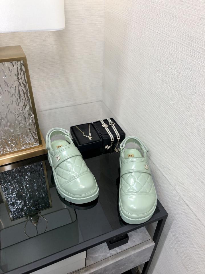 repliche,replica,perfette,siti di,affidabili,migliori siti,dove comprare,1:1,scarpe da ginnastica Sandali in pelliccia con velcro autunno e inverno CHANEL 2024 di alta qualità