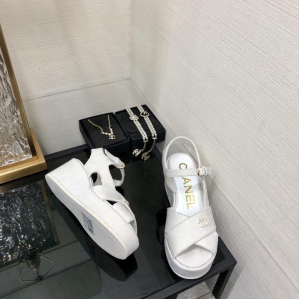 repliche,replica,perfette,siti di,affidabili,migliori siti,dove comprare,1:1,scarpe da ginnastica Sandali con suola spessa a bocca di pesce stile passerella CHANEL 2024 di alta qualità