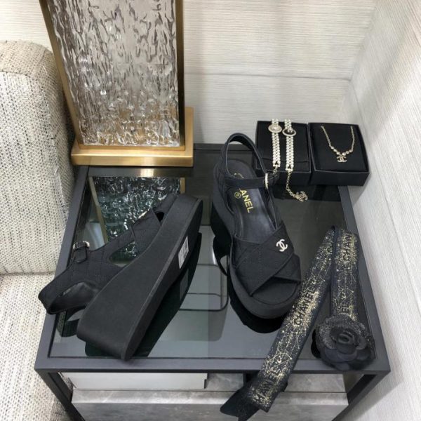 repliche,replica,perfette,siti di,affidabili,migliori siti,dove comprare,1:1,scarpe da ginnastica Sandali CHANEL di alta qualità con suola spessa a bocca di pesce in stile passerella