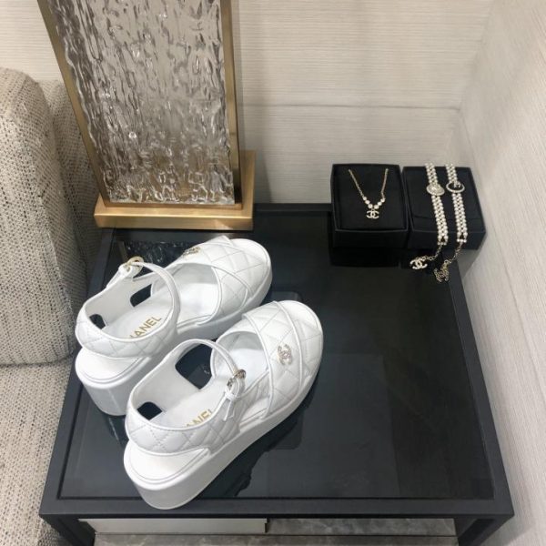 repliche,replica,perfette,siti di,affidabili,migliori siti,dove comprare,1:1,scarpe da ginnastica Sandali con suola spessa a bocca di pesce stile passerella CHANEL 2024 di alta qualità