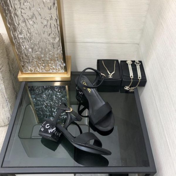 repliche,replica,perfette,siti di,affidabili,migliori siti,dove comprare,1:1,scarpe da ginnastica Sandali con tacco alto termoadesivi CHANEL 2024 di alta qualità