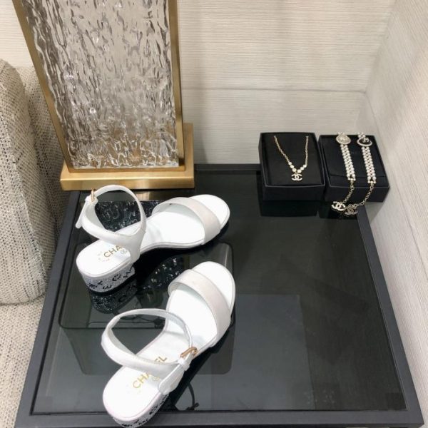 repliche,replica,perfette,siti di,affidabili,migliori siti,dove comprare,1:1,scarpe da ginnastica Sandali con tacco alto termoadesivi CHANEL 2024 di alta qualità