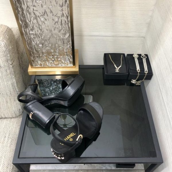 repliche,replica,perfette,siti di,affidabili,migliori siti,dove comprare,1:1,scarpe da ginnastica Sandali con tacco alto termoadesivi CHANEL 2024 di alta qualità