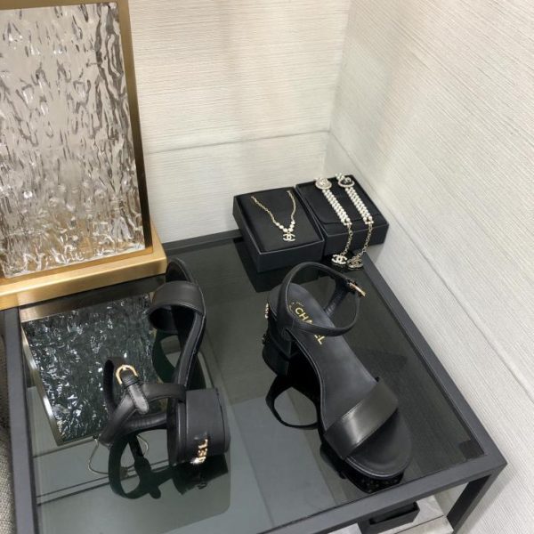 repliche,replica,perfette,siti di,affidabili,migliori siti,dove comprare,1:1,scarpe da ginnastica Sandali con tacco alto termoadesivi CHANEL 2024 di alta qualità