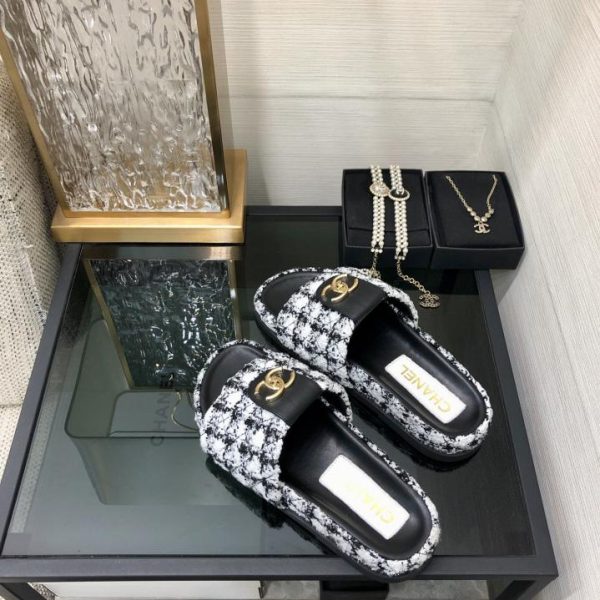 repliche,replica,perfette,siti di,affidabili,migliori siti,dove comprare,1:1,scarpe da ginnastica Pantofole CHANEL 2024 di alta qualità in pelle di pecora ricamo elettrico