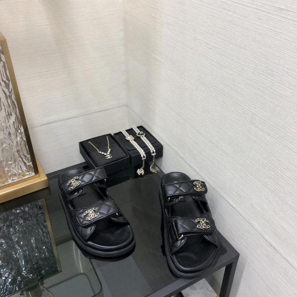 repliche,replica,perfette,siti di,affidabili,migliori siti,dove comprare,1:1,scarpe da ginnastica Cera di olio di sandalo con velcro CHANEL 2024 di alta qualità