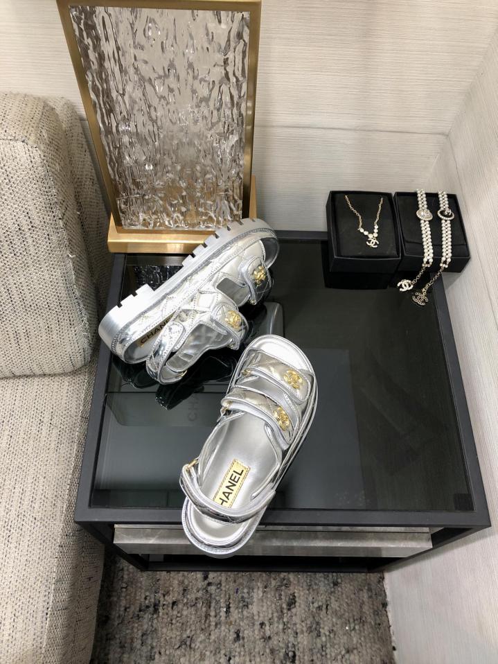 repliche,replica,perfette,siti di,affidabili,migliori siti,dove comprare,1:1,scarpe da ginnastica Sandali in velcro CHANEL 2024 di alta qualità repliche,replica,perfette,siti di,affidabili,migliori siti,dove comprare,1:1,scarpe da ginnastica Sandali in velcro CHANEL 2024 di alta qualità